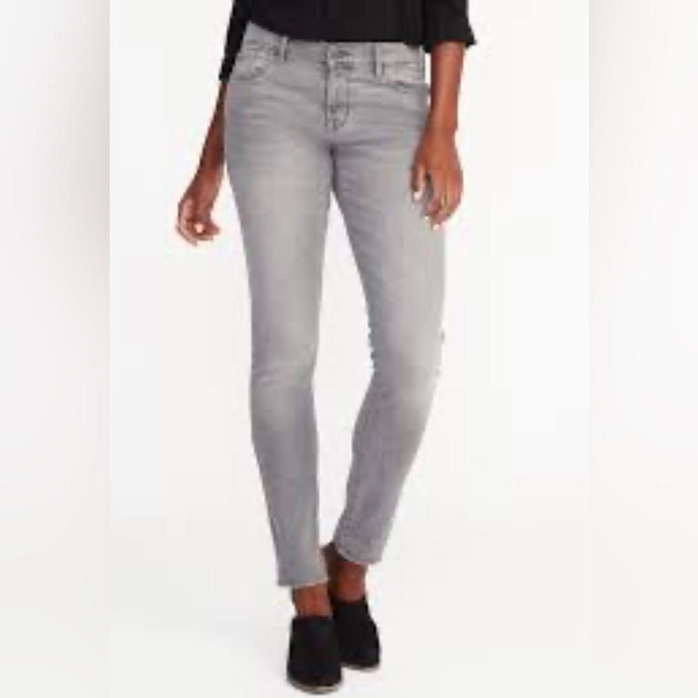 Old Navy Women’s Denim Jean in Grey Wash.  Curvy Mid-Rise Fit.